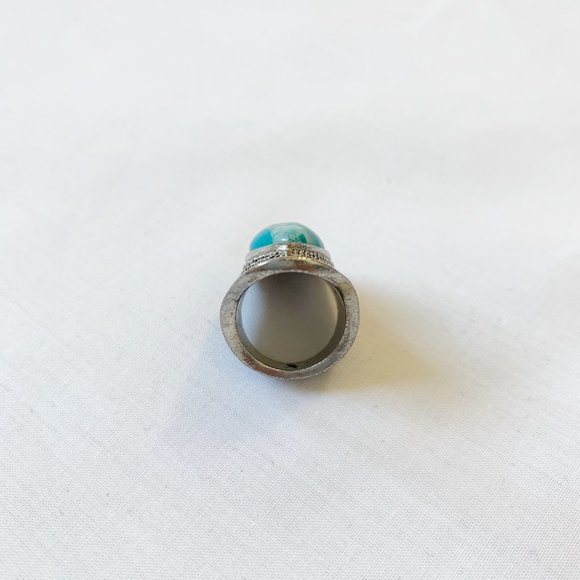 VINTAGE | BLUE STONE SILVER STATEMENT RING - Picture 3 of 4